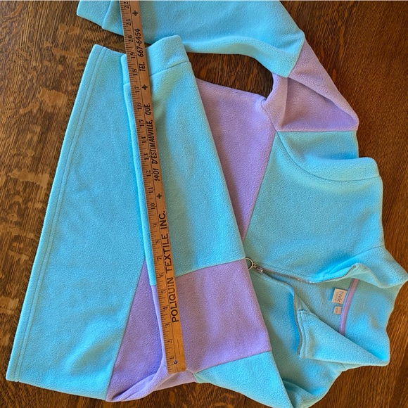 sweater in turquoise and pink polar fabric - Picture 2 of 8